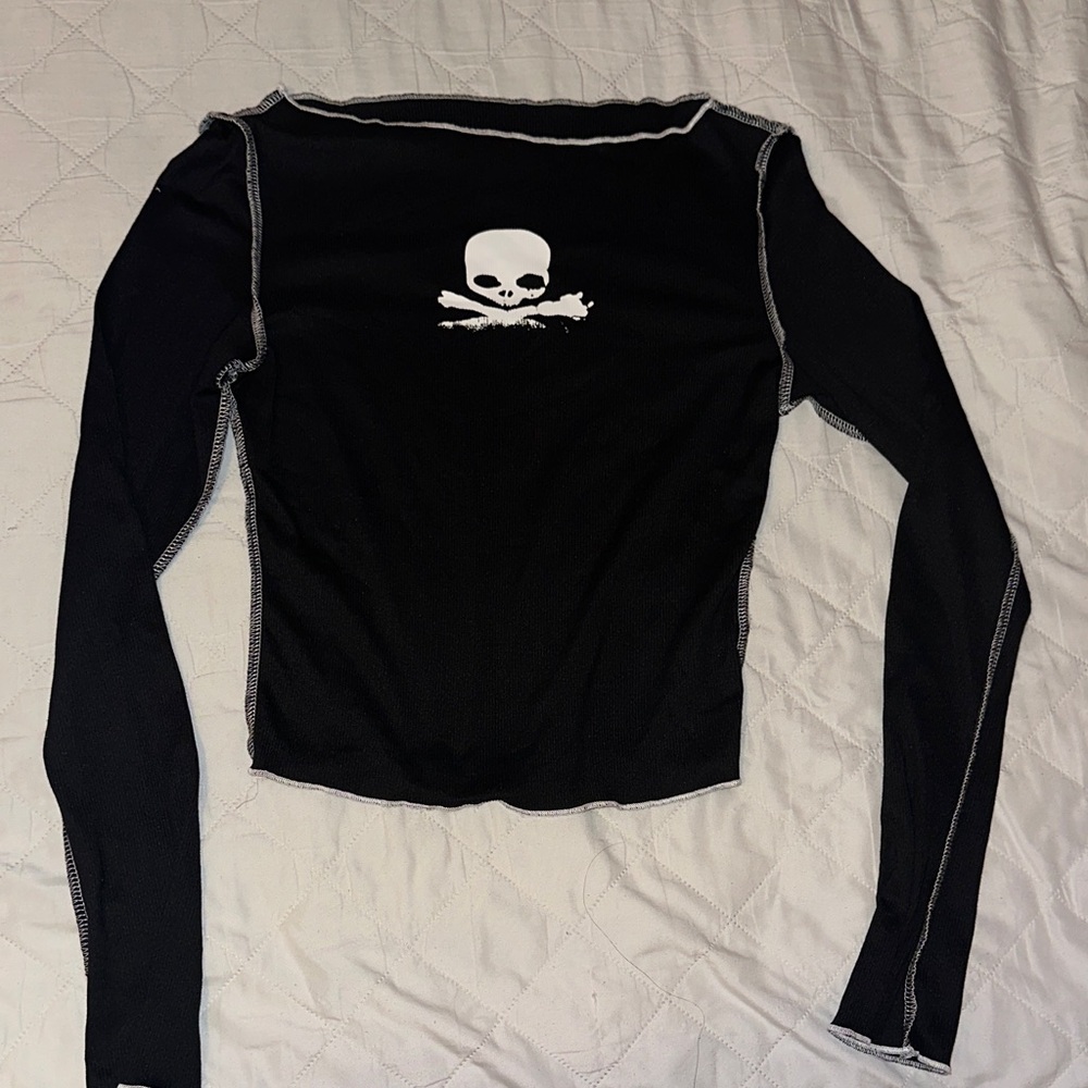 SHEIN Black Long Sleeve Top with Skull Design